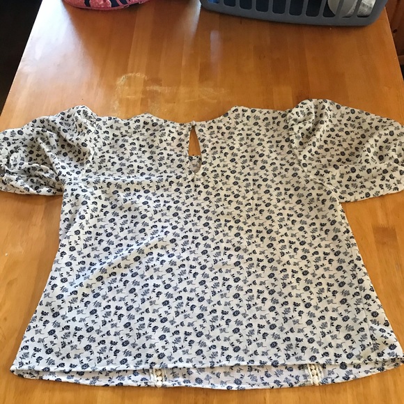 blouse - Picture 3 of 3